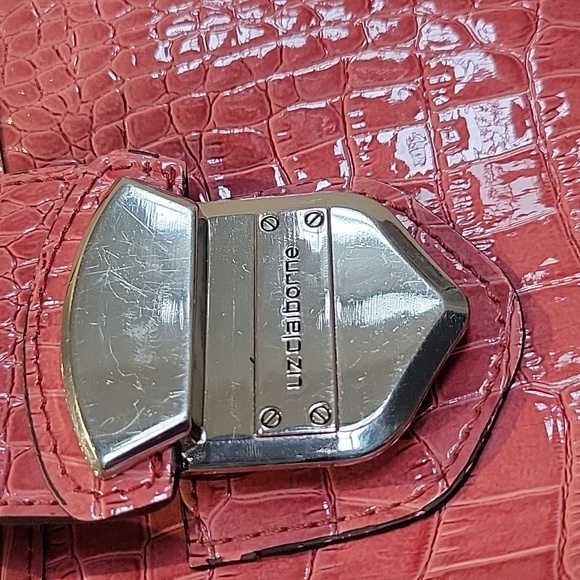 LIZ CLAIBORNE SAMON CRIC DESIGN HANDBAG & WRISTLET SET - Picture 4 of 12